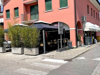 L’ufficio Di Monique