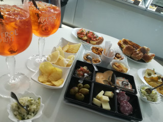 Glam Cafe