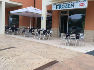 Frozen Gelateria Yogurteria Creperia