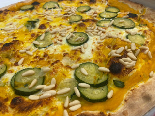 Elvis's Pizza Di Chilin Elvis