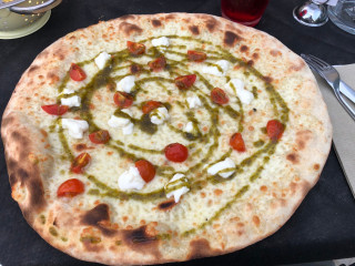 Moyto Pizzeria Food