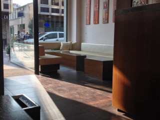 Berry's Lounge Cafe