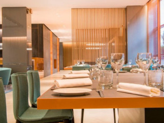 Point Restaurant Bar