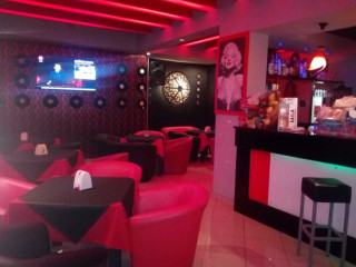 Magic Mirror Lounge