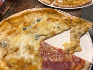 Un Girotondo Di Pizza Di Abram Onorato Luigi