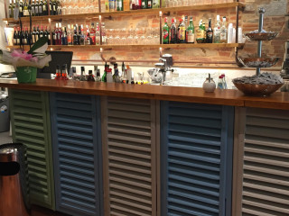 Glam Lounge Cafe