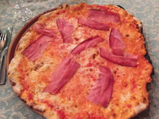 Pizzeria Mezzaluna