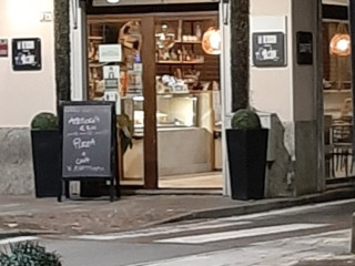 Via Caracciolo