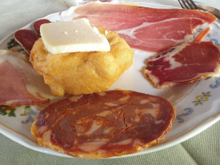 Le Ginestre Azienda Agrituristica Di Pircio Marialucia