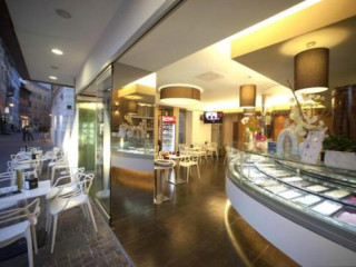 Caffe` Armani