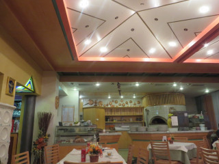 Pizzeria Dora