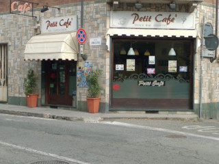 Petit Cafe