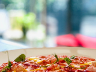 Devo Pizzeria