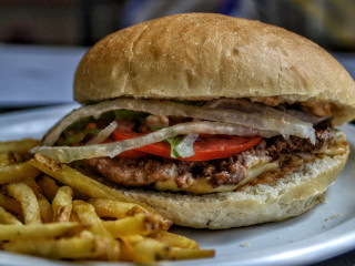 La Cantera Risto Pub