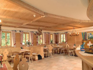 Rifugio Croda Rossa Rotwandwiesenhutte