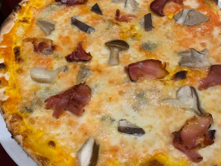 Piccadilly Pizzeria