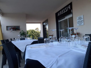 Black&white Pizzeria