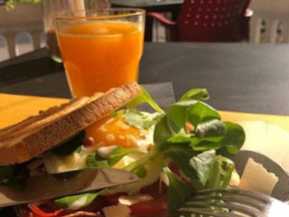14 Art Gallery Café