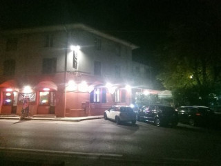 Cles Caffe Lounge Pizzeria