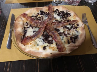 La Grotta Rossa Pizzeria Pub