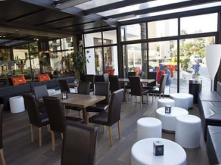 Moma Cafe