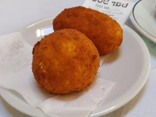 900