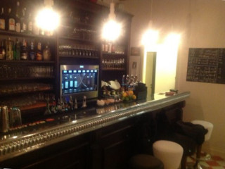 Guyot Winebar