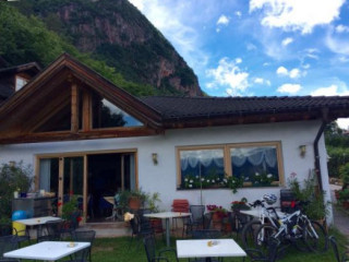 Muhlbach Pizzeria Cafe
