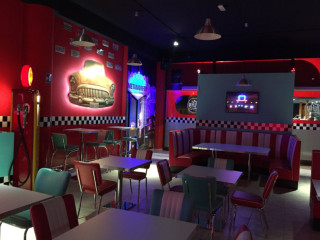 Fifty Pizza Diner