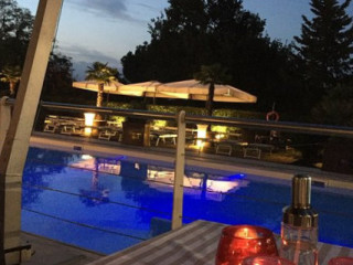 La Villa Resort