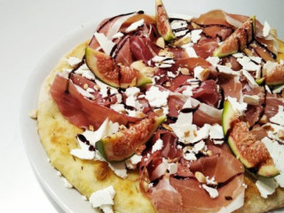 Delo's Pizza Street Food