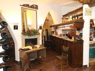 La Caverna Wine