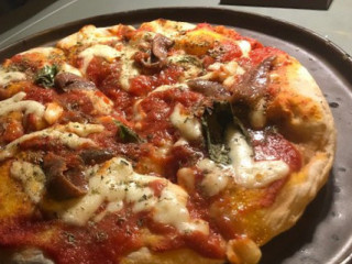 Lauretta Pizza