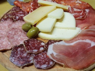 Enoteca Norcineria Nevania