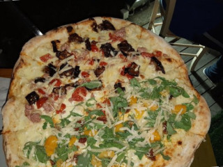 O' Scugnizzo Pizzeria E Piccola Cucina