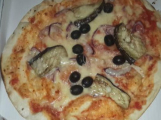 Bugs Bunny Pizza