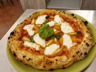 Queen &pizzeria