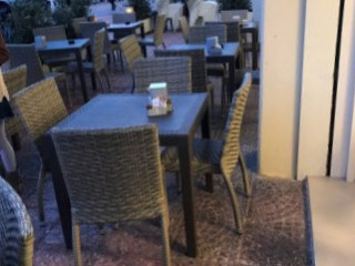 Le Plaisir Cafe