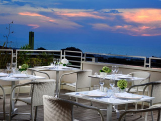 Versilia Pool Bar Restaurant By “una Cucina”