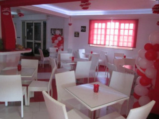 Red White Cafe