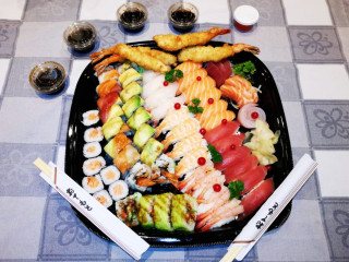 Sushi Momo Cafe'