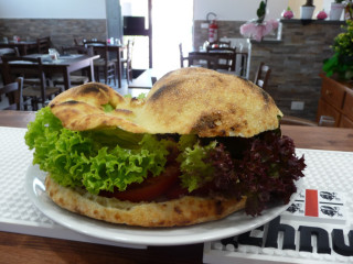 Pizzeria Mezzaluna