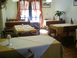 La Taverna Wine Cafe