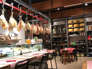 La Fattoria Di Parma Salameria
