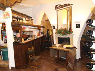 La Caverna Wine