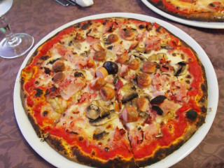 Canadian Pizzeria