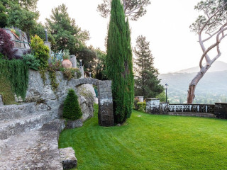 Gola Restaurant Garden Bar