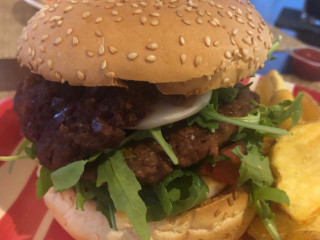 Il Variete, Bergamo Birreria Artigianale, Burger Vegetariani E Vegani, Aperitivi E Musica Dal Vivo.