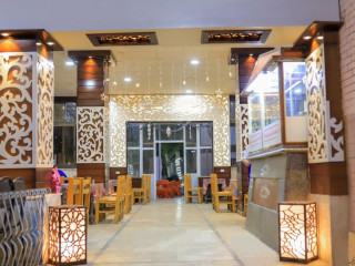 مطعم وكافيتريا السنوسي