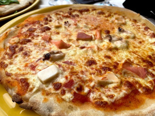Pizzeria